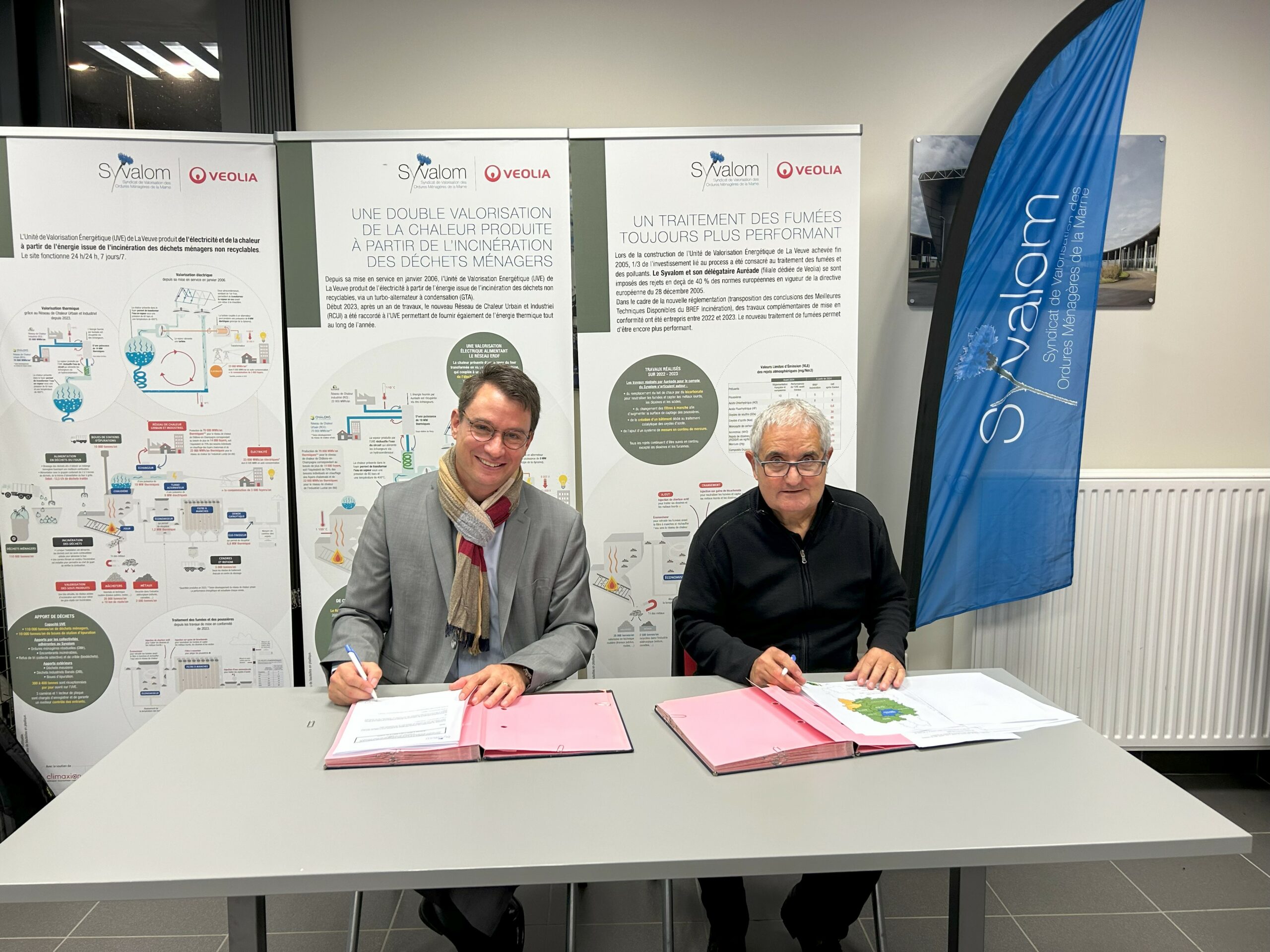 Signature de l'Entente pour le traitement des ordures ménagères par Julien VALENTIN, Président du Syvalom et de Dominique MOUSSA, Président du SMET Meuse.