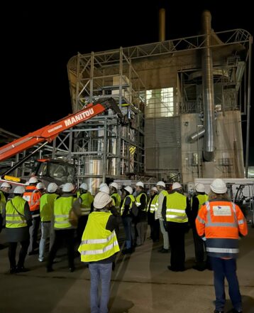 Au cours de la visite de l'UVE, les élus marnais et meusiens se sont arrêtés devant le bâtiment en cours de construction qui sera dédié au traitement catalytique des oxydes d'azote.